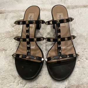 Valentino Garavani Rockstud Slide Sandal Black Leather, size 39.  Pristine.